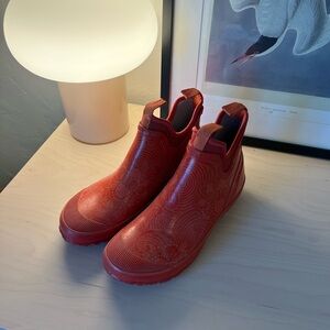 Bogs Red Chelsea-Style ankle Rain Boots